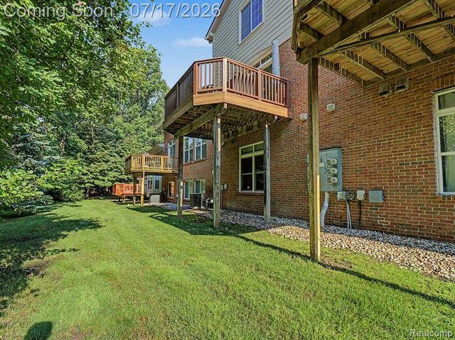 37561 Newburgh Park Circle, Livonia, MI 48152
