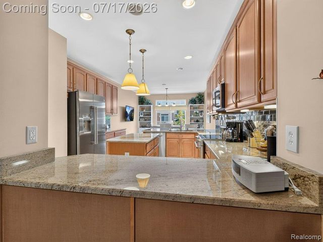 37561 Newburgh Park Circle, Livonia, MI 48152