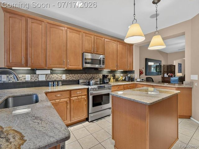 37561 Newburgh Park Circle, Livonia, MI 48152