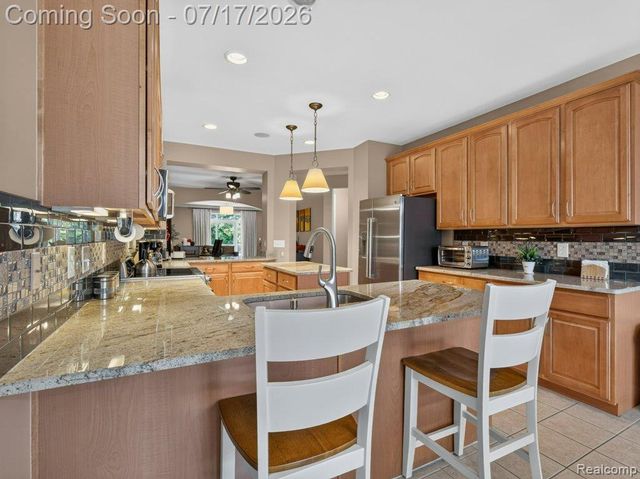 37561 Newburgh Park Circle, Livonia, MI 48152
