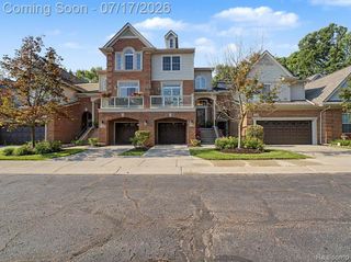 37561 Newburgh Park Circle, Livonia, MI 48152