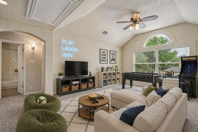 865 Santa Cruz, New Braunfels, TX 78132