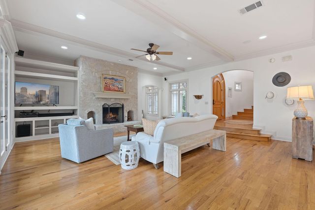 21936 Briarcliff DR, Spicewood, TX 78669