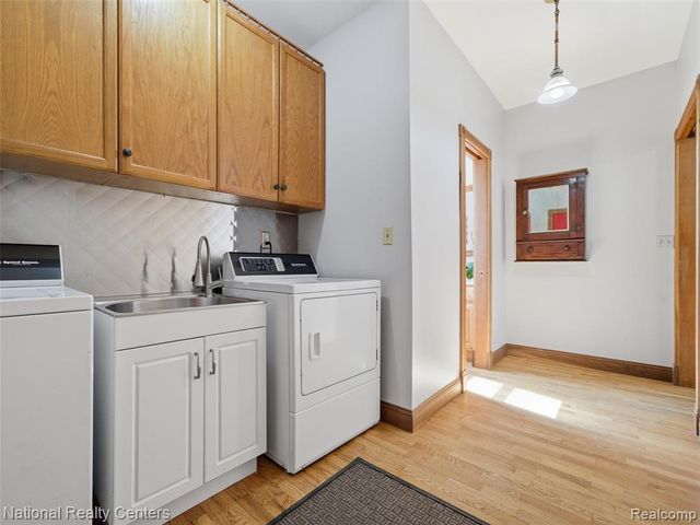 675 W Leonard Road, Leonard, MI 48367
