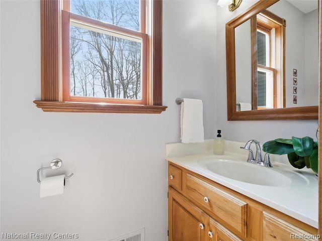 675 W Leonard Road, Leonard, MI 48367