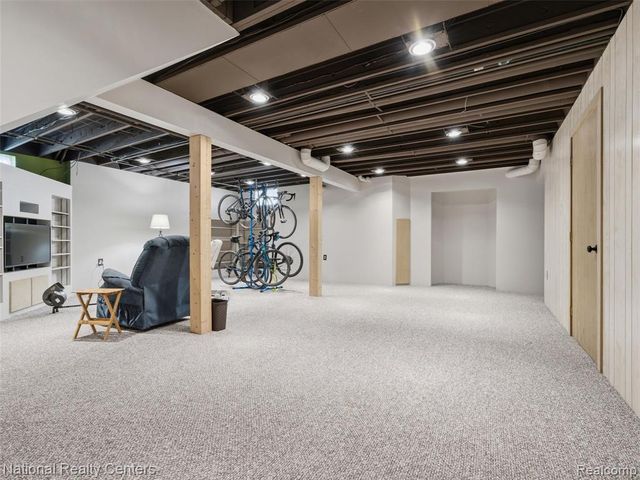 675 W Leonard Road, Leonard, MI 48367