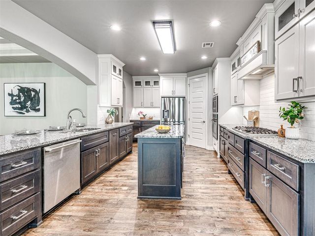 1065 Villas Creek Drive, Edmond, OK 73003