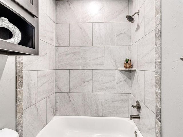 1065 Villas Creek Drive, Edmond, OK 73003