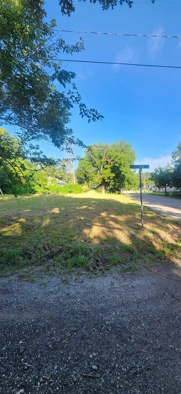 1210 St John Street, Greenville, TX 75401