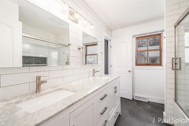 4127 Chaminade Drive, Grandville, MI 49418