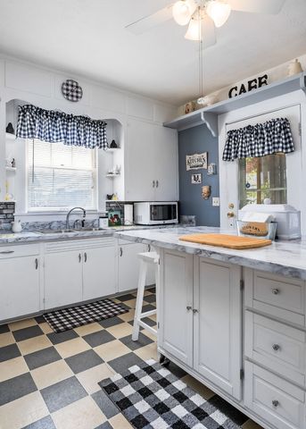 107 N Main St, Sparta, TN 38583