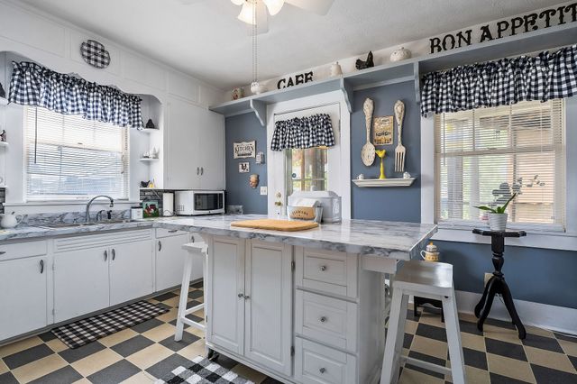 107 N Main St, Sparta, TN 38583