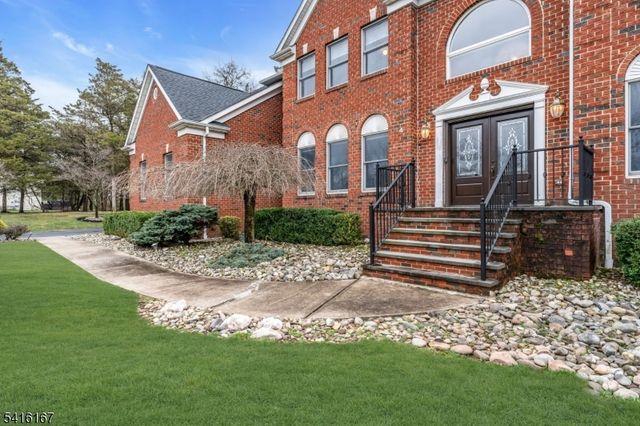 4 Dumont Ct, Bridgewater Twp., NJ 08807