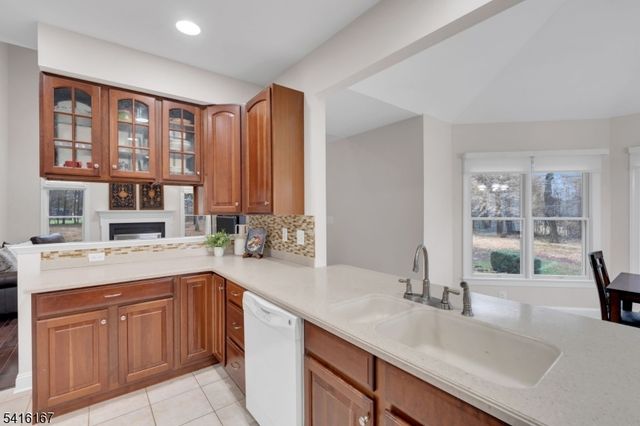 4 Dumont Ct, Bridgewater Twp., NJ 08807