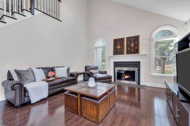 4 Dumont Ct, Bridgewater Twp., NJ 08807