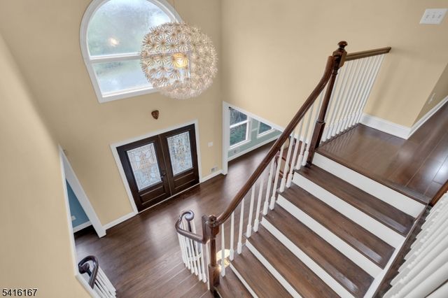 4 Dumont Ct, Bridgewater Twp., NJ 08807