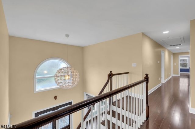 4 Dumont Ct, Bridgewater Twp., NJ 08807