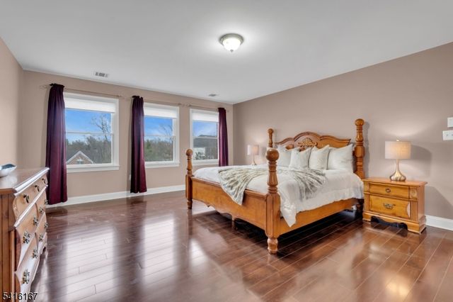 4 Dumont Ct, Bridgewater Twp., NJ 08807