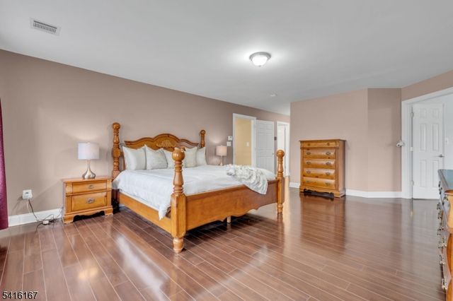 4 Dumont Ct, Bridgewater Twp., NJ 08807