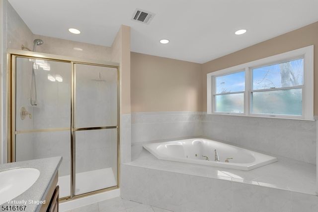 4 Dumont Ct, Bridgewater Twp., NJ 08807