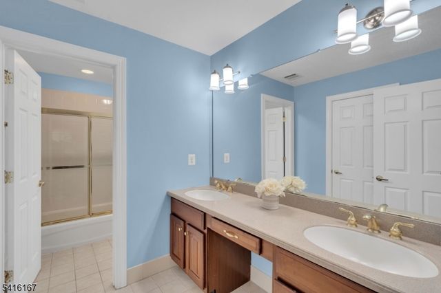4 Dumont Ct, Bridgewater Twp., NJ 08807