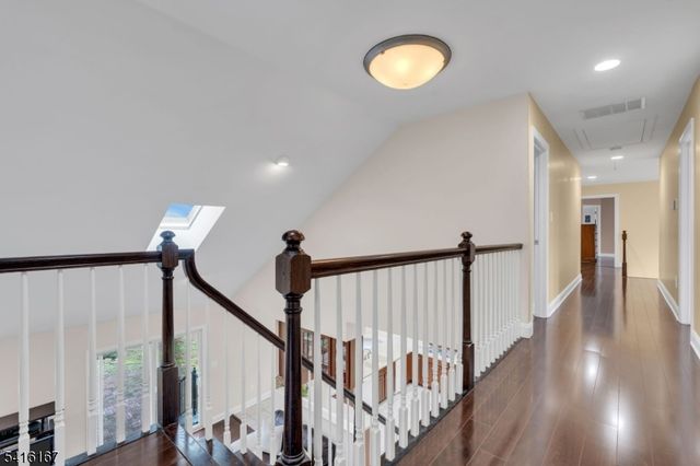 4 Dumont Ct, Bridgewater Twp., NJ 08807