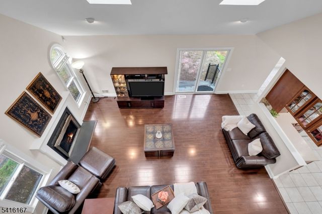 4 Dumont Ct, Bridgewater Twp., NJ 08807