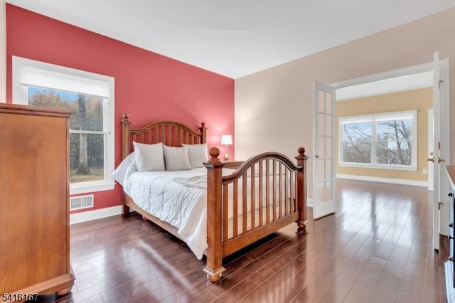 4 Dumont Ct, Bridgewater Twp., NJ 08807