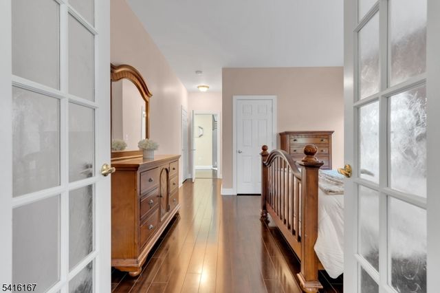 4 Dumont Ct, Bridgewater Twp., NJ 08807