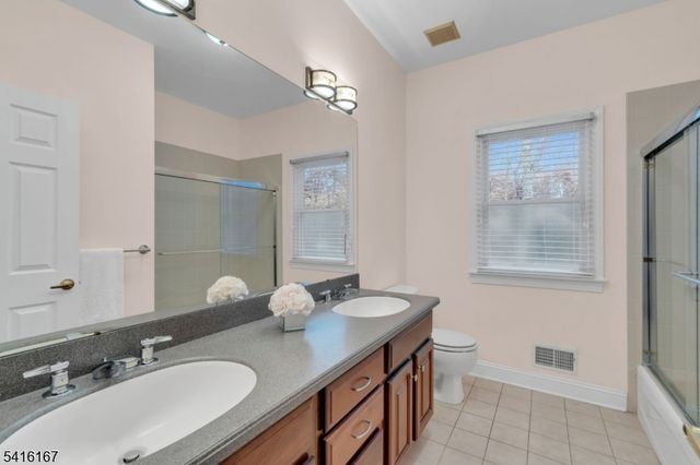 4 Dumont Ct, Bridgewater Twp., NJ 08807