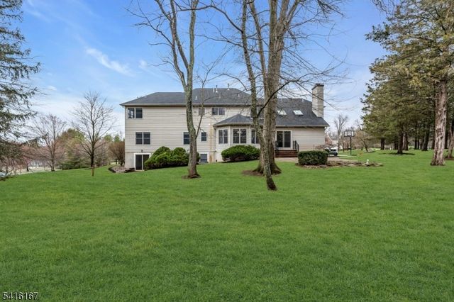 4 Dumont Ct, Bridgewater Twp., NJ 08807