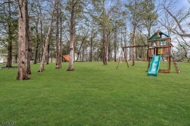 4 Dumont Ct, Bridgewater Twp., NJ 08807