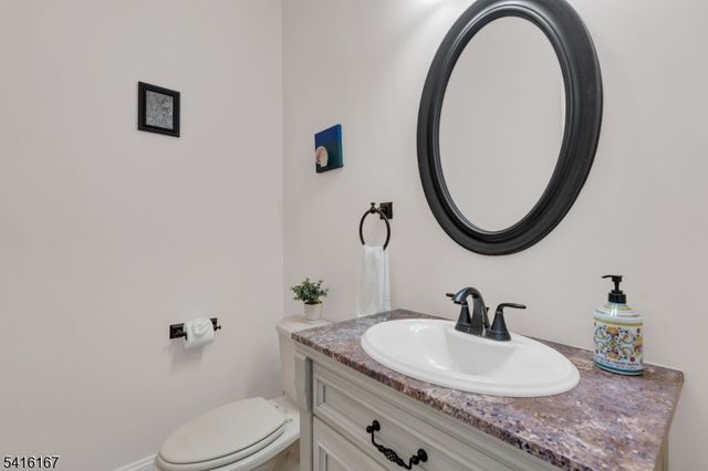 4 Dumont Ct, Bridgewater Twp., NJ 08807