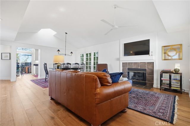 26352 Ivrea, Valencia, CA 91355