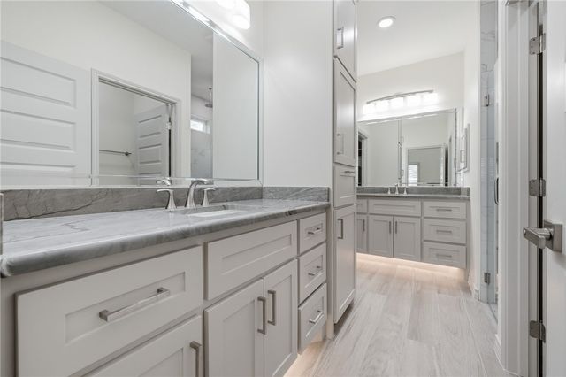 915 S 12th St, Aransas Pass, TX 78336