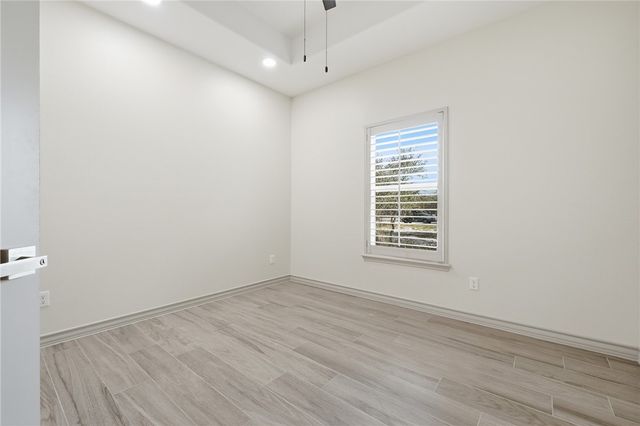 915 S 12th St, Aransas Pass, TX 78336