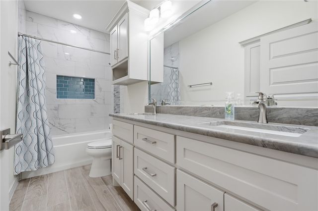 915 S 12th St, Aransas Pass, TX 78336