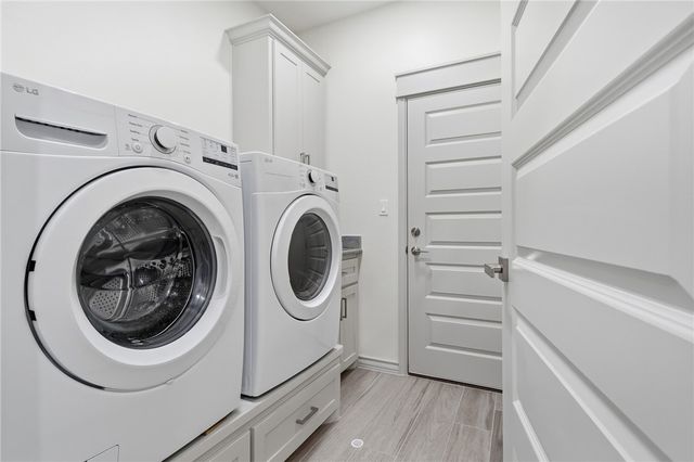 915 S 12th St, Aransas Pass, TX 78336