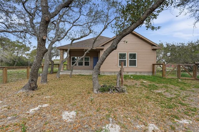 915 S 12th St, Aransas Pass, TX 78336