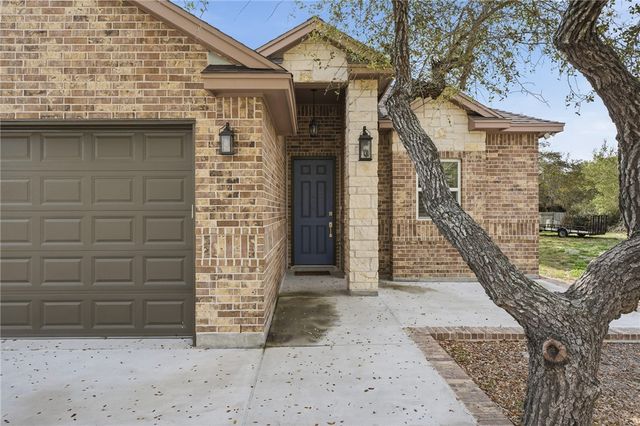 915 S 12th St, Aransas Pass, TX 78336