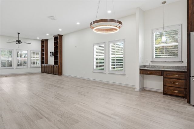 915 S 12th St, Aransas Pass, TX 78336