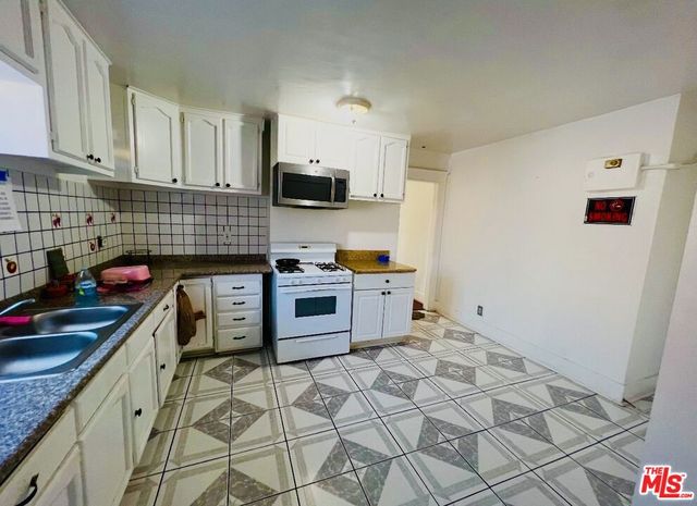 1557 W 29th Street, Los Angeles, CA 90007