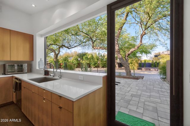 7433 E CHOLLA Lane, Scottsdale, AZ 85250