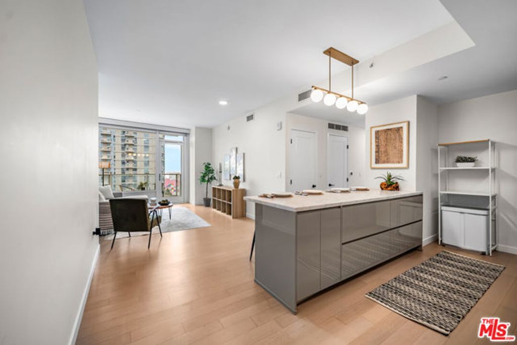 1050 S GRAND Avenue 1303, Los Angeles, CA 90015