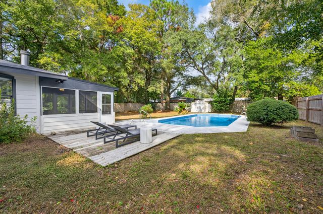 370 Edge Avenue, Valparaiso, FL 32580