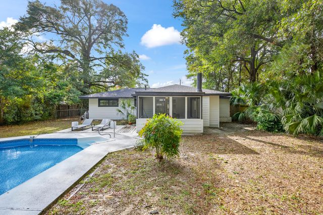 370 Edge Avenue, Valparaiso, FL 32580