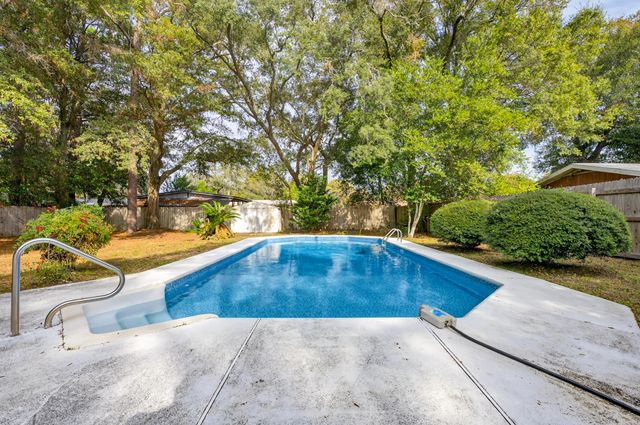 370 Edge Avenue, Valparaiso, FL 32580