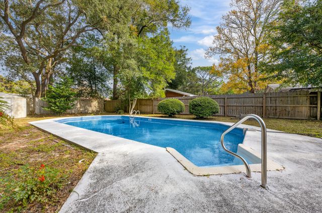 370 Edge Avenue, Valparaiso, FL 32580