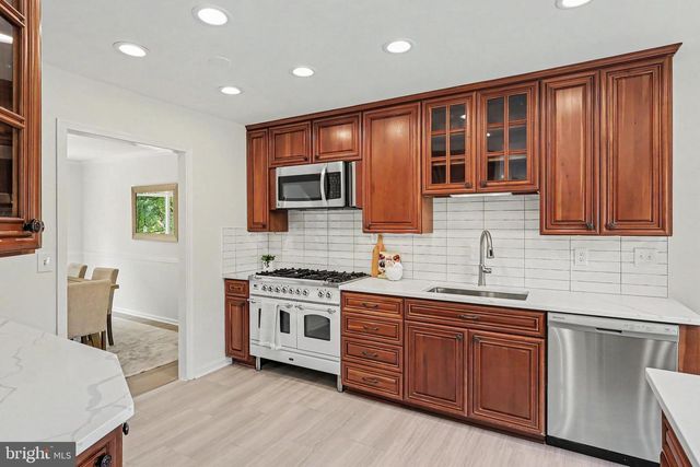 810 AARON CT, Great Falls, VA 22066