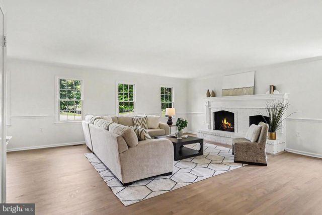 810 AARON CT, Great Falls, VA 22066
